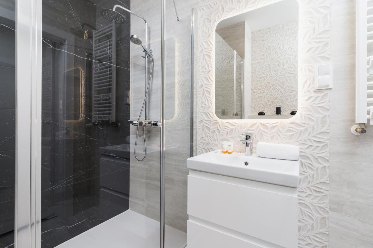 W Parku Lotnikow Apartments Tauron Arena By Noclegi Renters Красков Екстериор снимка